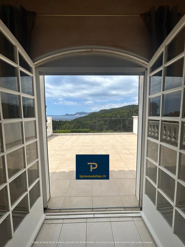 Villa - 250 m² - 8 pièces