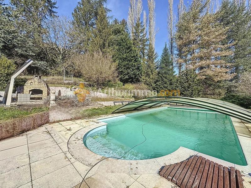 Maison - 285 m² - 8 pièces