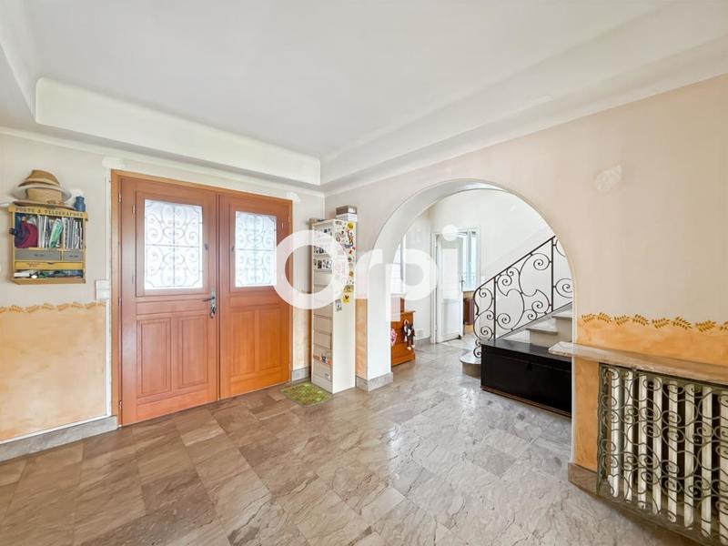 Maison - 267 m² - 7 pièces