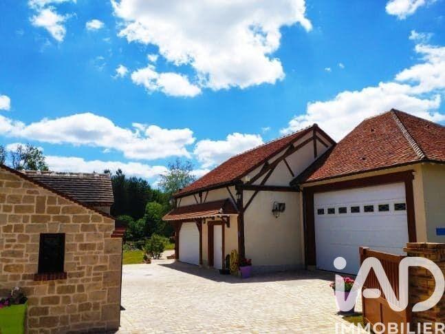 Maison - 294 m² - 10 pièces