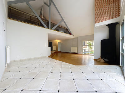 Maison - 241 m² - 8 pièces