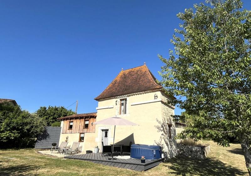 Maison - 218 m² - 11 pièces