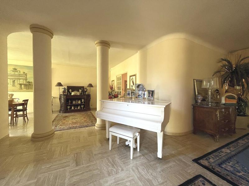 Maison - 273 m² - 7 pièces