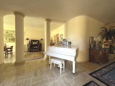 Maison - 273 m² - 7 pièces