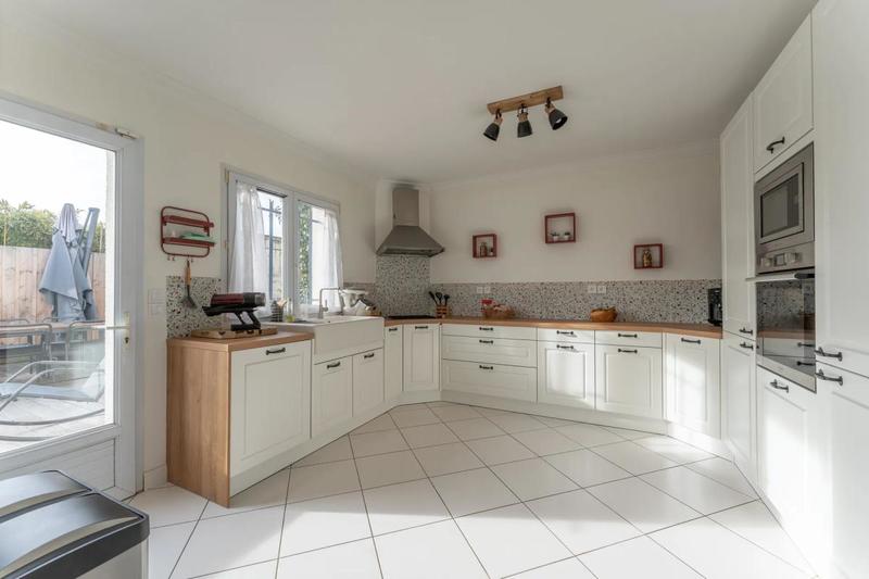 Maison - 232 m² - 8 pièces