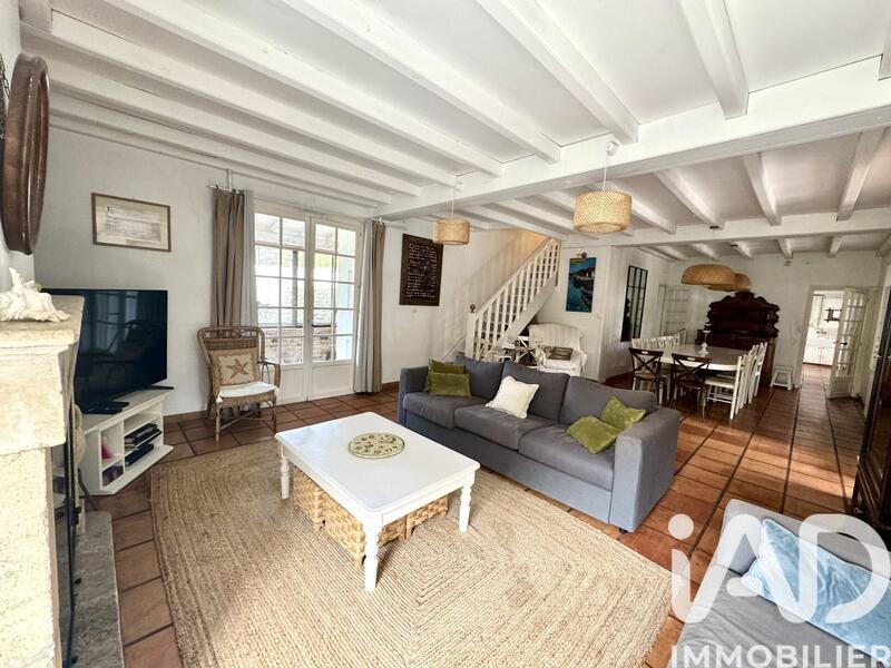 Maison - 245 m² - 10 pièces