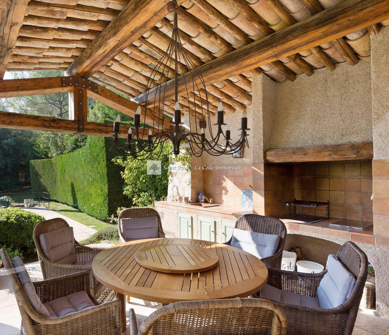 Maison - 234 m² - 6 pièces