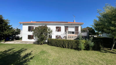 Maison - 170 m² - 9 pièces