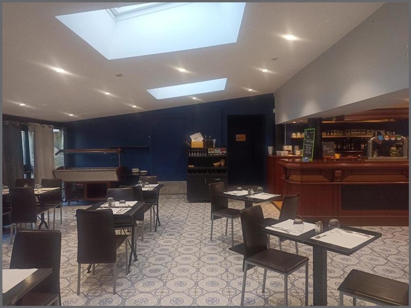 Local commercial - 120 m² - 4 pièces