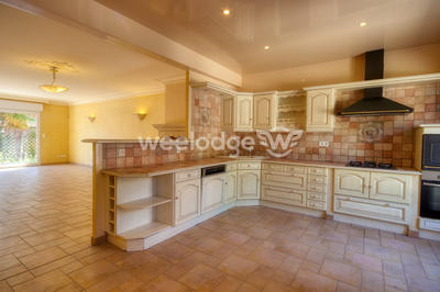 Maison - 218 m² - 6 pièces