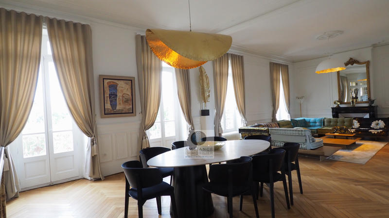 Appartement - 371 m² - 11 pièces