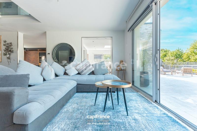 Maison - 260 m² - 8 pièces