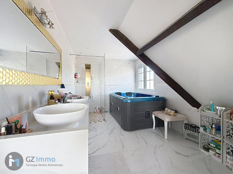 Maison - 246 m² - 6 pièces