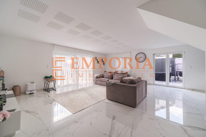 Maison - 105 m² - 5 pièces