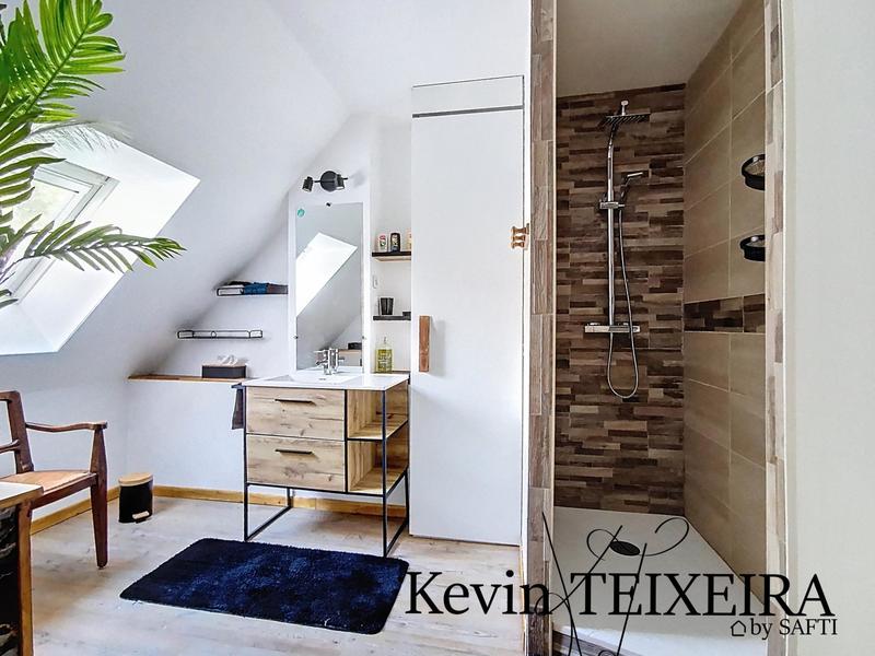 Maison - 210 m² - 8 pièces