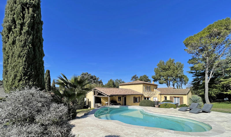 Maison - 300 m² - 9 pièces