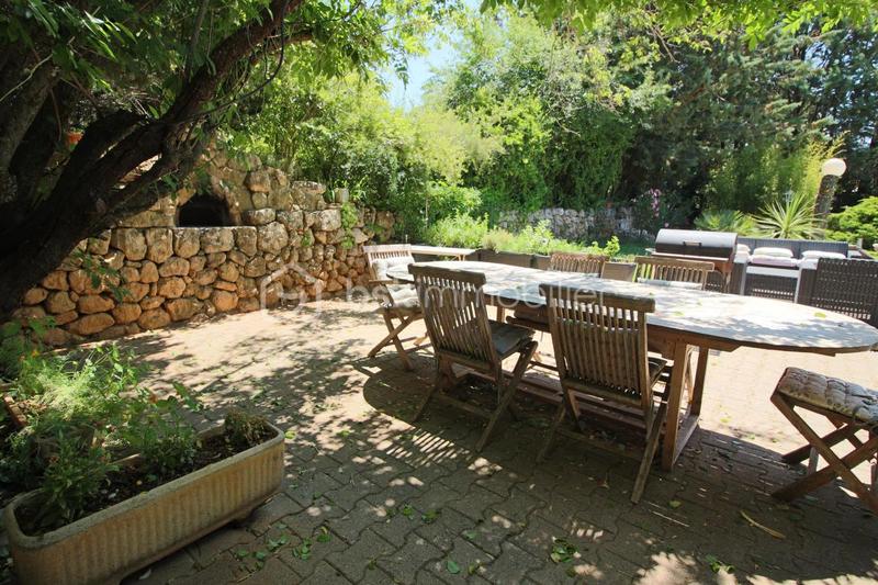 Demeure - 240 m² - 9 pièces