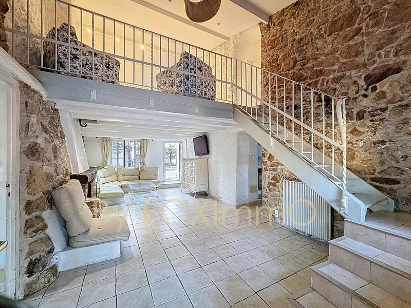 Propriété - 344 m² - 7 pièces