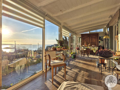 Maison - 240 m² - 8 pièces