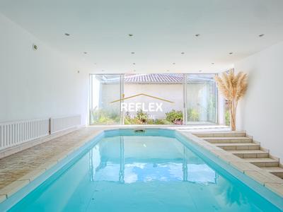 Maison - 280 m² - 9 pièces