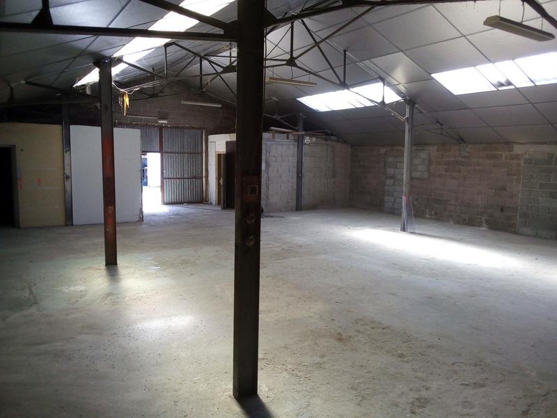 Entrepôt - 220 m²