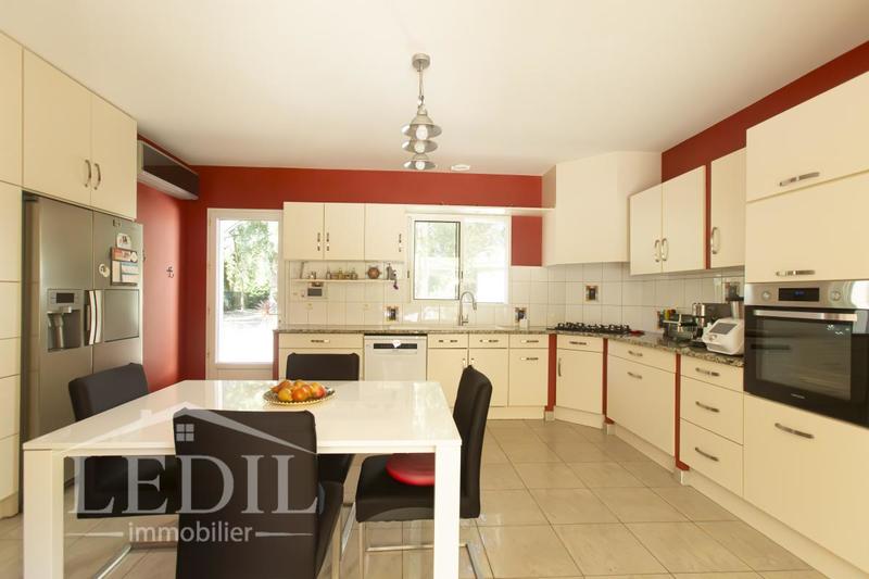 Maison - 207 m² - 5 pièces