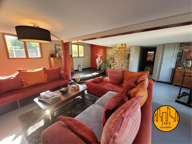 Maison - 215 m² - 8 pièces