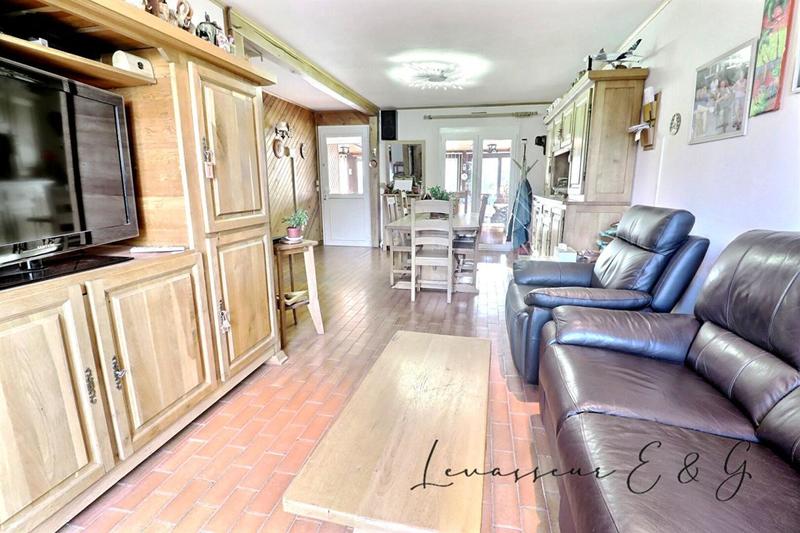 Maison - 93 m² - 7 pièces