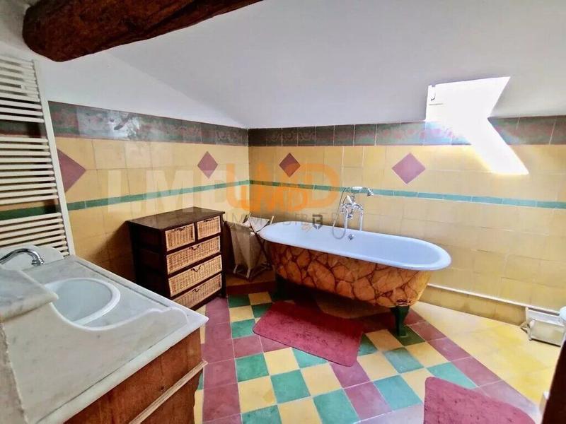 Maison - 300 m² - 11 pièces