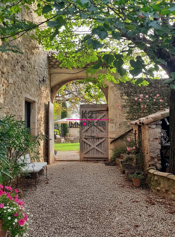 Maison - 486 m² - 14 pièces