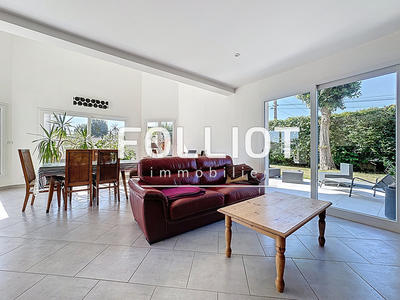 Maison - 225 m² - 8 pièces