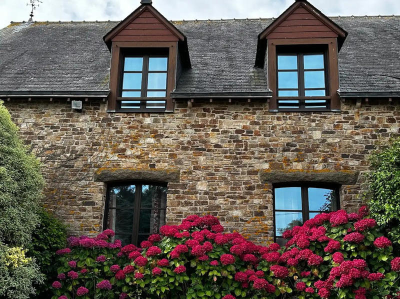 Maison - 280 m² - 10 pièces