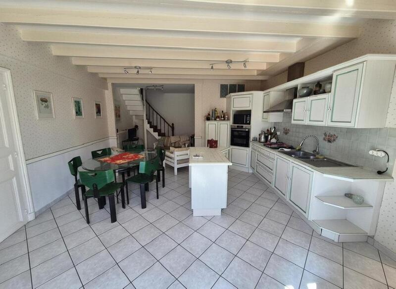 Maison - 208 m² - 7 pièces