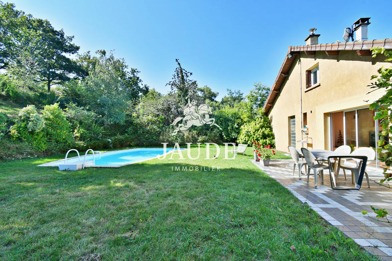 Maison - 221 m² - 10 pièces