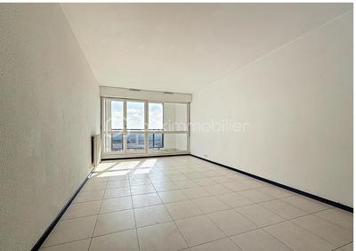 Studio - 30 m² - 1 pièce