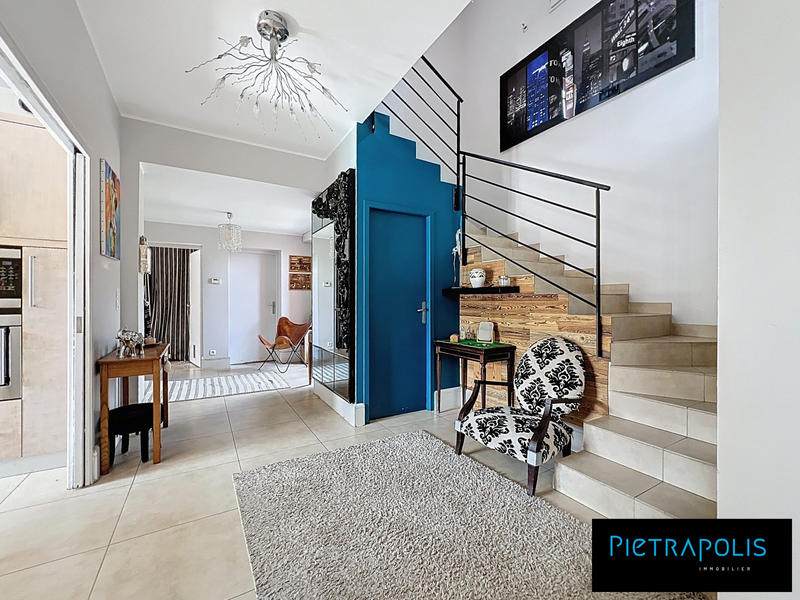 Maison traditionnelle - 178 m² - 5 pièces