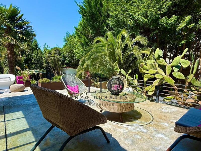 Maison - 301 m² - 9 pièces