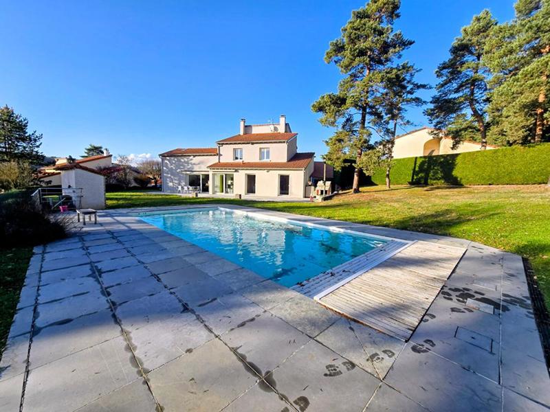 Maison - 204 m² - 8 pièces