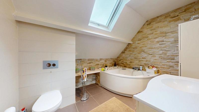 Propriété - 145 m² - 6 pièces