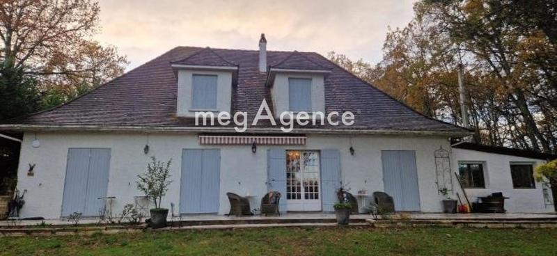 Maison - 205 m² - 7 pièces