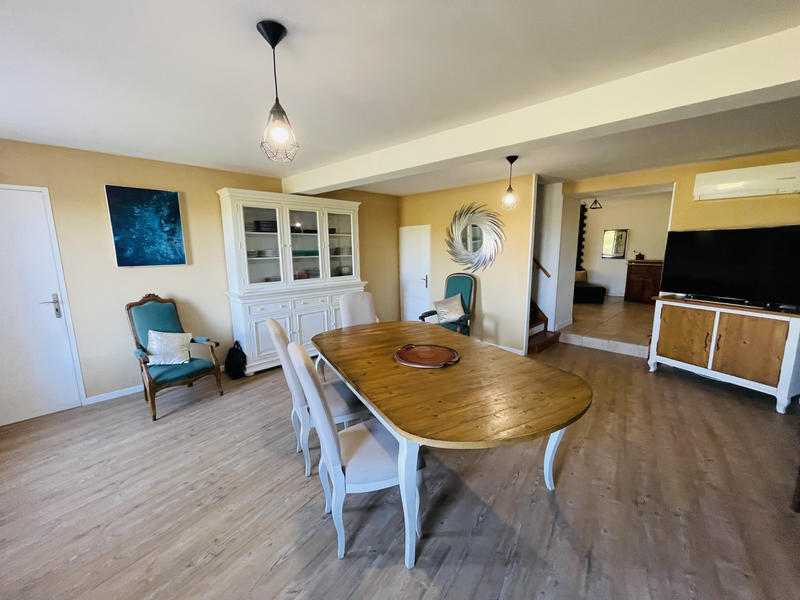 Maison - 221 m² - 7 pièces