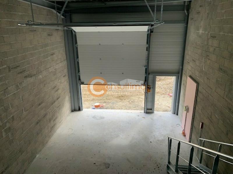 Local d'activité / Entrepôt - 155 m²