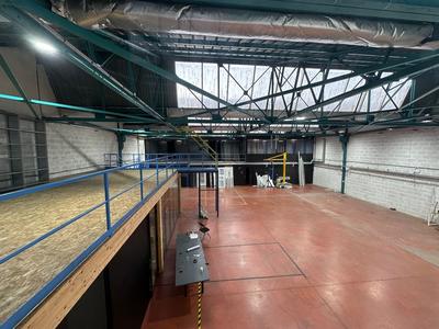 Entrepôt - 994 m² - 15 pièces