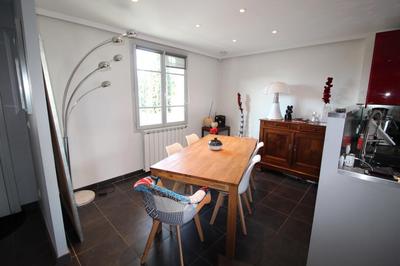 Villa - 216 m² - 9 pièces