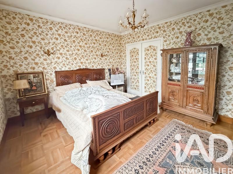 Maison - 220 m² - 10 pièces