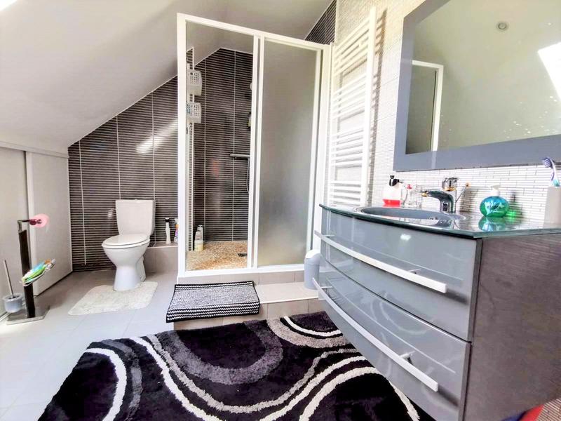 Maison - 215 m² - 7 pièces