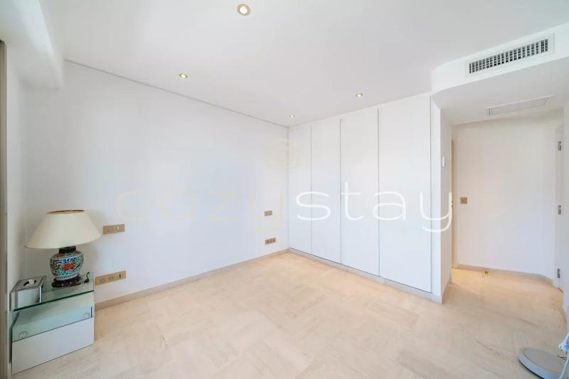Appartement - 180 m² - 6 pièces