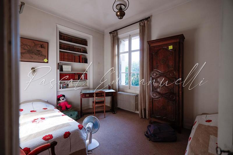 Maison - 247 m² - 5 pièces