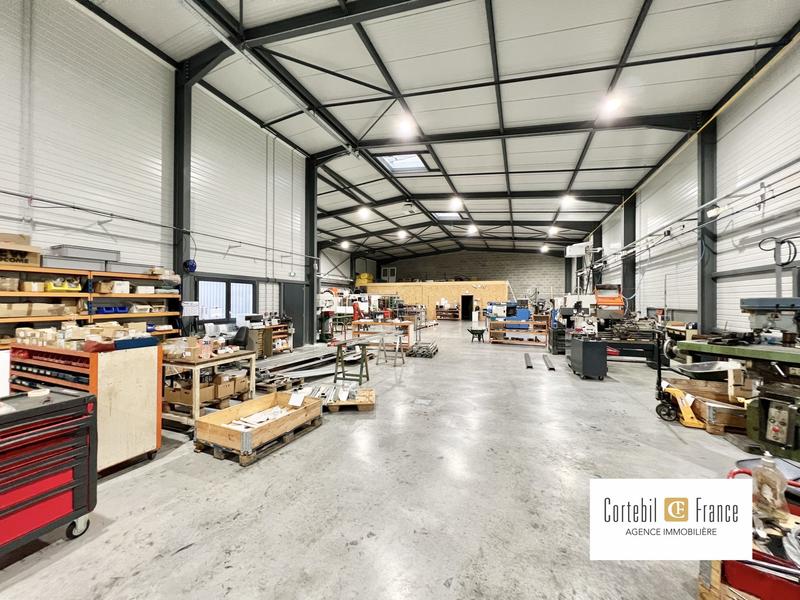 Local d'activités - 630 m²