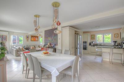 Maison - 204 m² - 6 pièces